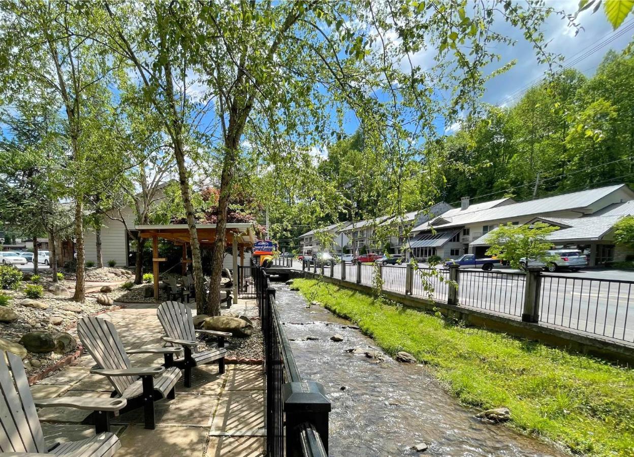 Howard Johnson By Wyndham Downtown Gatlinburg Exterior foto